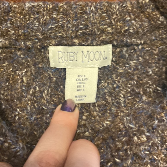 10 for $50.        Ruby moon sweatshirt - Picture 3 of 3